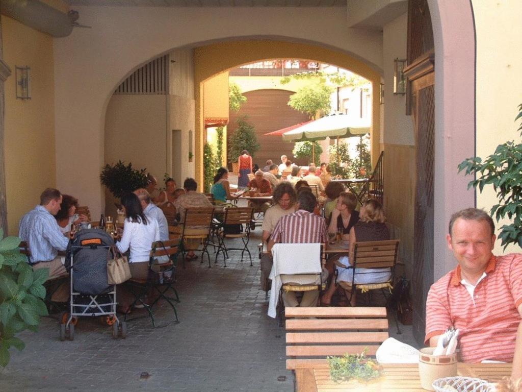 Gasthof Zum Weissen Lamm Sommerach Kültér fotó